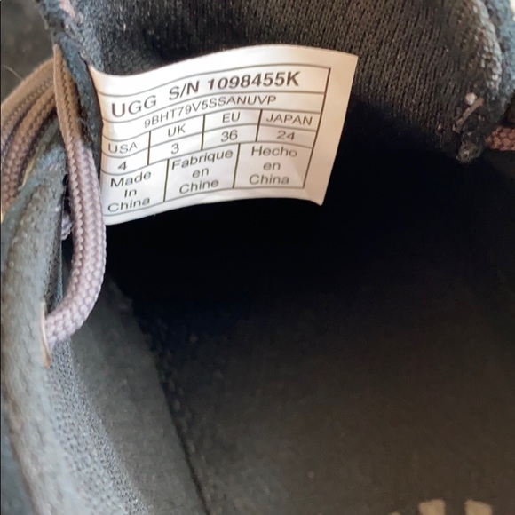 UGG Canoe Suede II Boys Sz 4 (Big Kid) - Picture 10 of 11